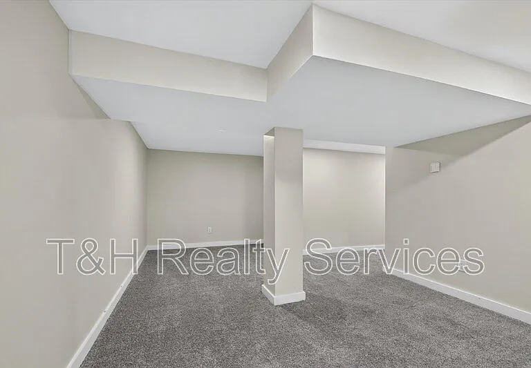 320 W 39th St — Photo 26