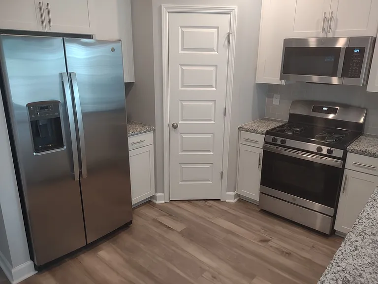 1031 Ashcroft Cir — Photo 63