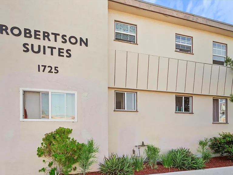 1725 S Robertson Blvd #7 — Photo 15