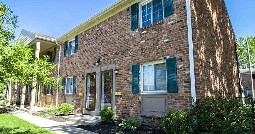 4902 Wickford Dr E — Photo 1