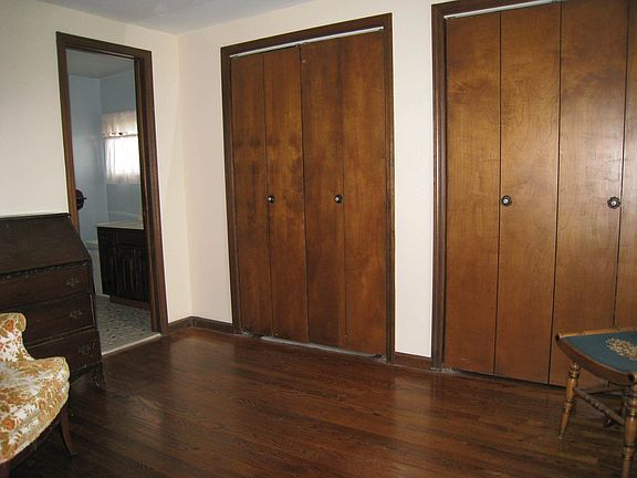 another view of the sitting area