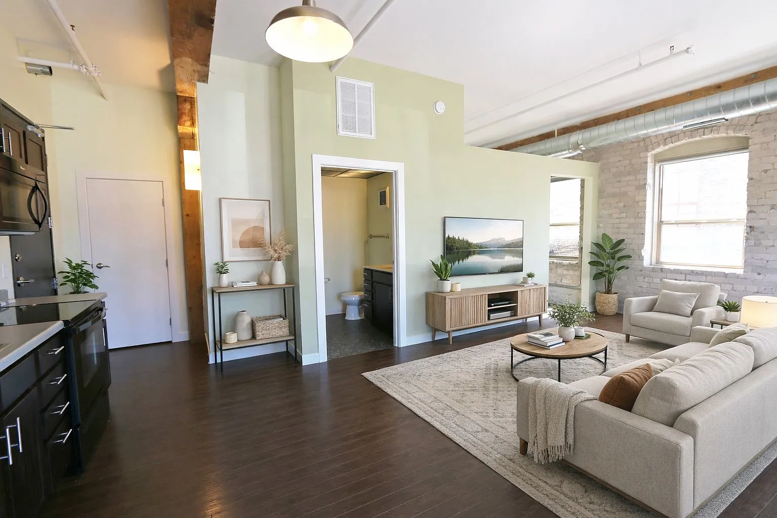 La Pompadour Apartments — Photo 1