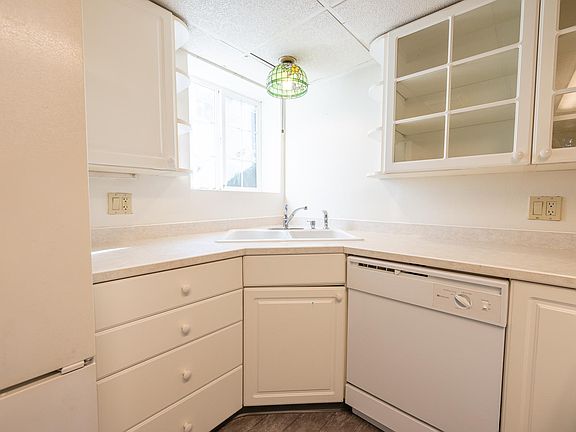 3rd image of 1604 SE 41st Ave #5