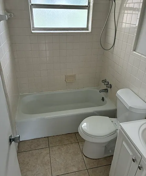 2730 Seneca Ave #2730 — Photo 6
