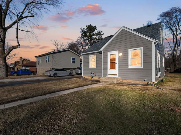 349 S Lake St, Grayslake, IL 60030