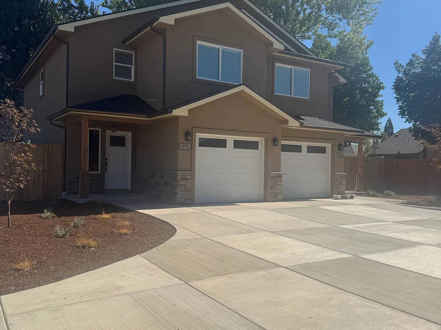 3 bed, 2.5 bath, 1300 sqft, $2,200 — Photo 1