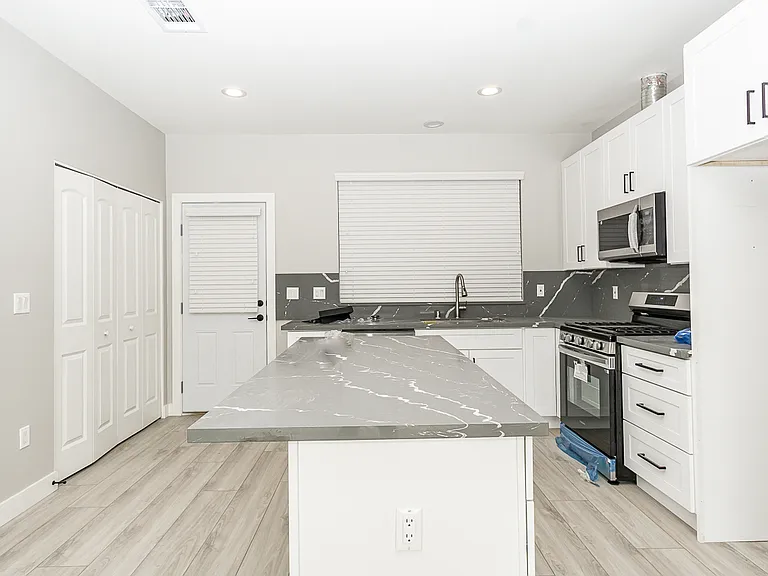 5671 Kingman Ave #B — Photo 3