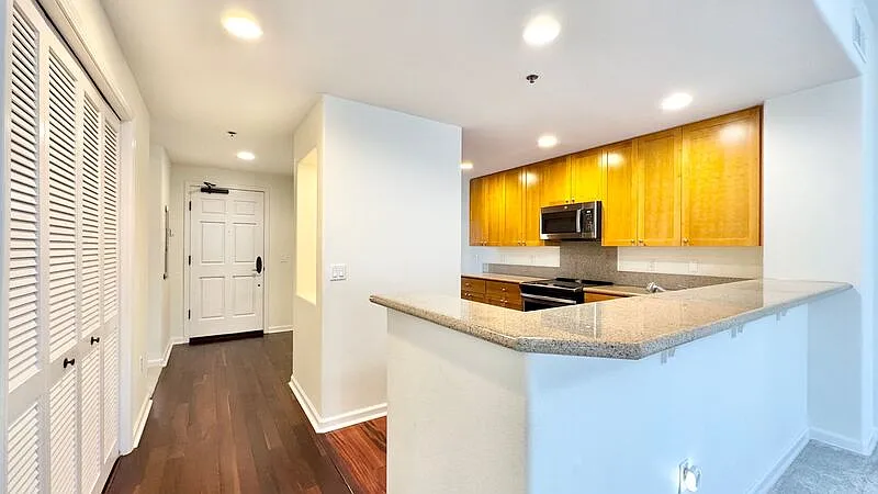 2 bed, 2.0 bath, 1287 sqft — Photo 4