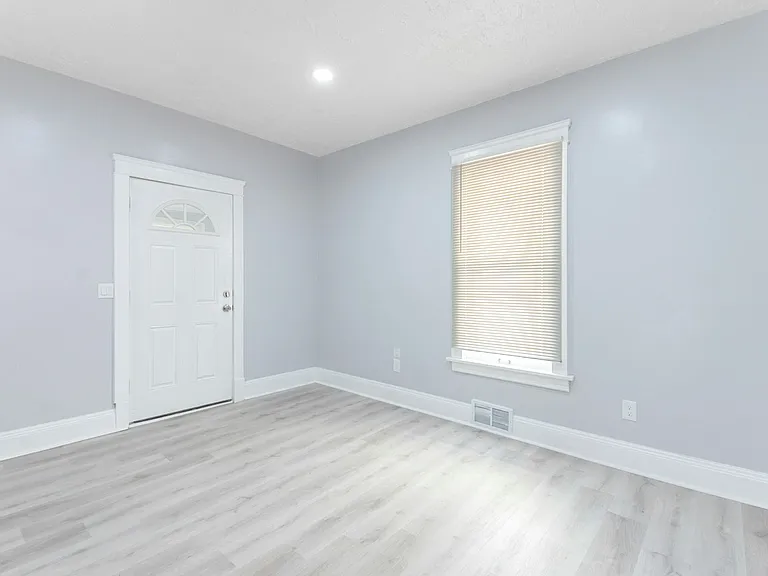 3317 Virginia Ave — Photo 5