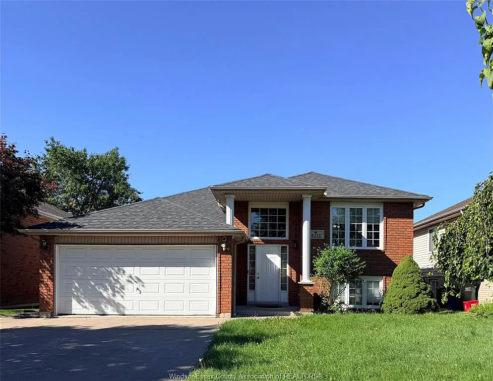 4 bed, $3,300 — Photo 1