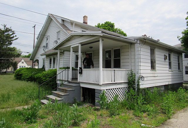 2nd image of 1001 E Chestnut Ave