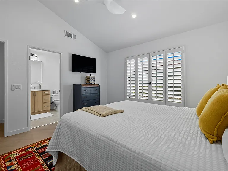 54960 Shoal Crk — Photo 18