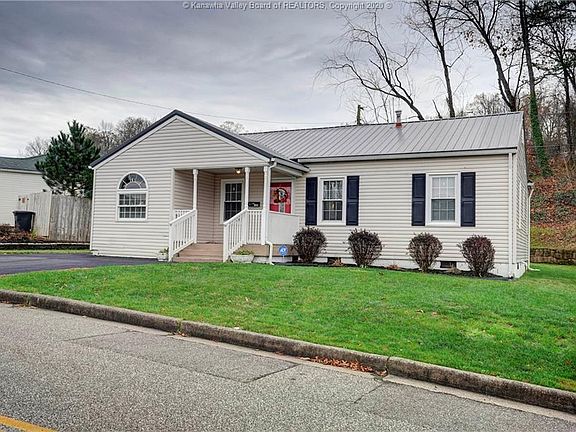 2nd image of 1009 E Village Dr