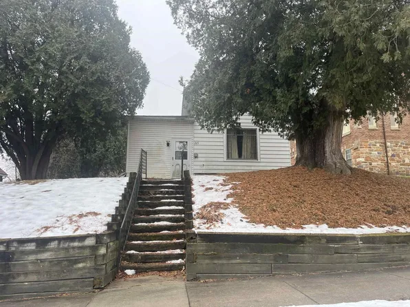 205 West Broadway Street, Rock Springs, WI 53961