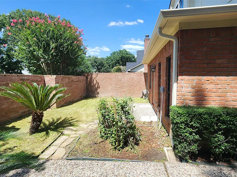 4731 N Cashel Cir — Photo 26