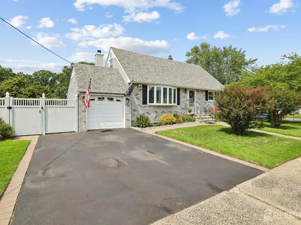 88 Bentley Ave, Old Bridge, NJ 08857