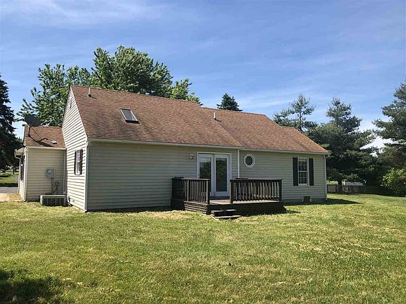 4th image of 135 Meadowdale Dr