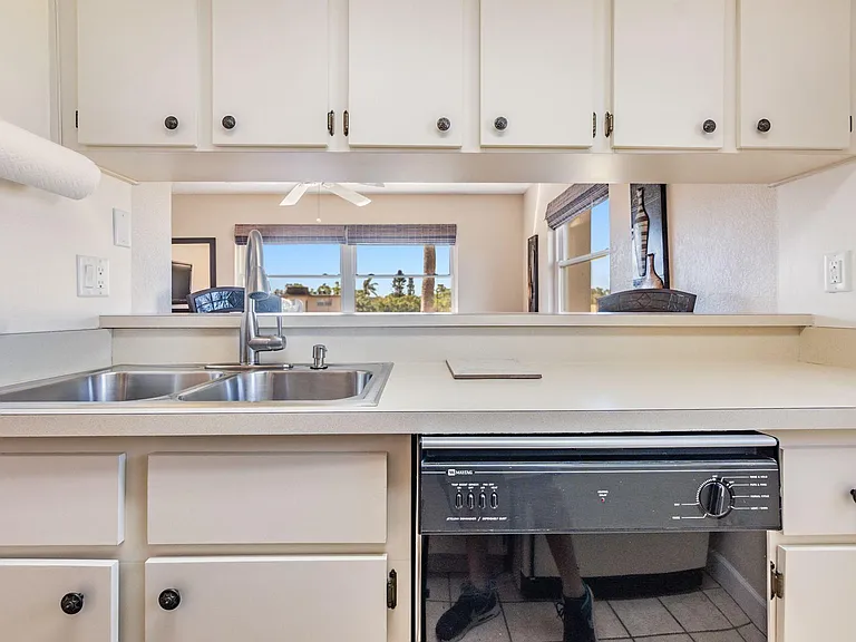 2525 W Bay Dr #B44 — Photo 10