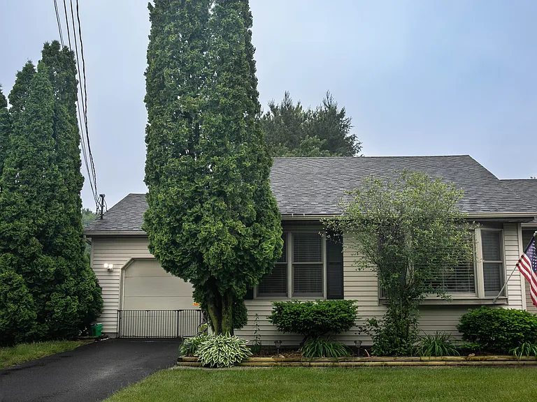 1389 W Sterns Rd — Photo 1