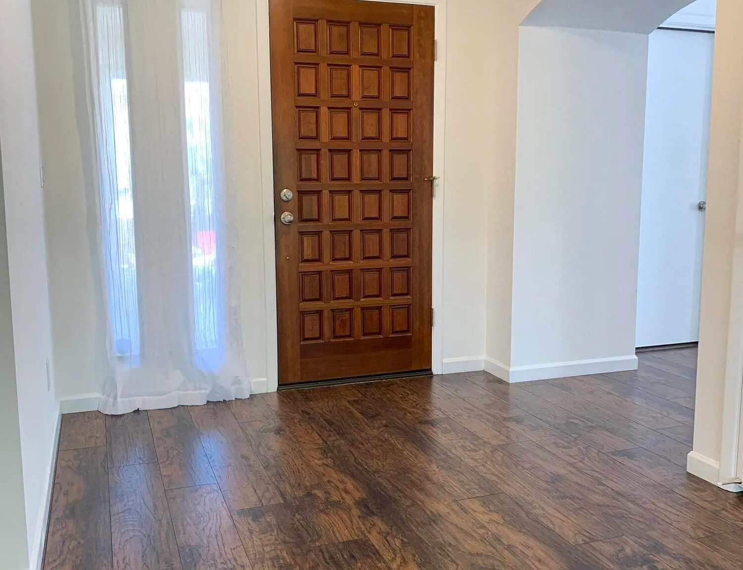 3 bed, 2.0 bath, 1616 sqft, $3,200 — Photo 2