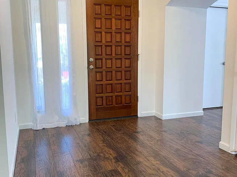 6614 E Sandra Ter — Photo 2