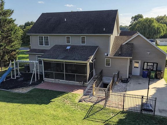 3rd image of 267 Melissa St