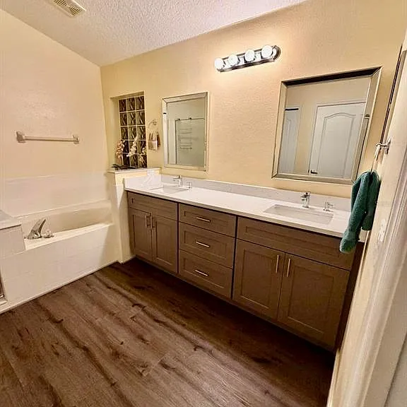 15545 Markham Dr — Photo 10