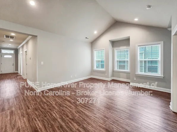 5828 Bradford Lake Ln, Charlotte, NC 28269