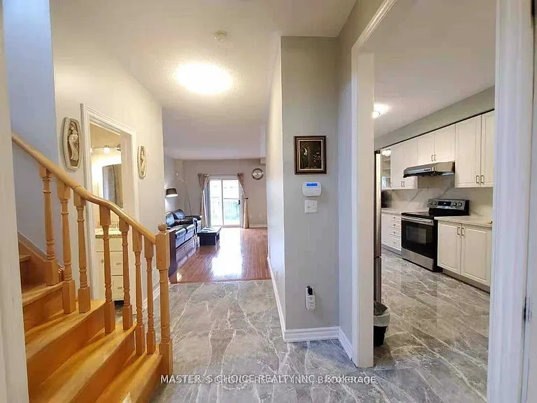 24 Golden Oak Ave — Photo 3