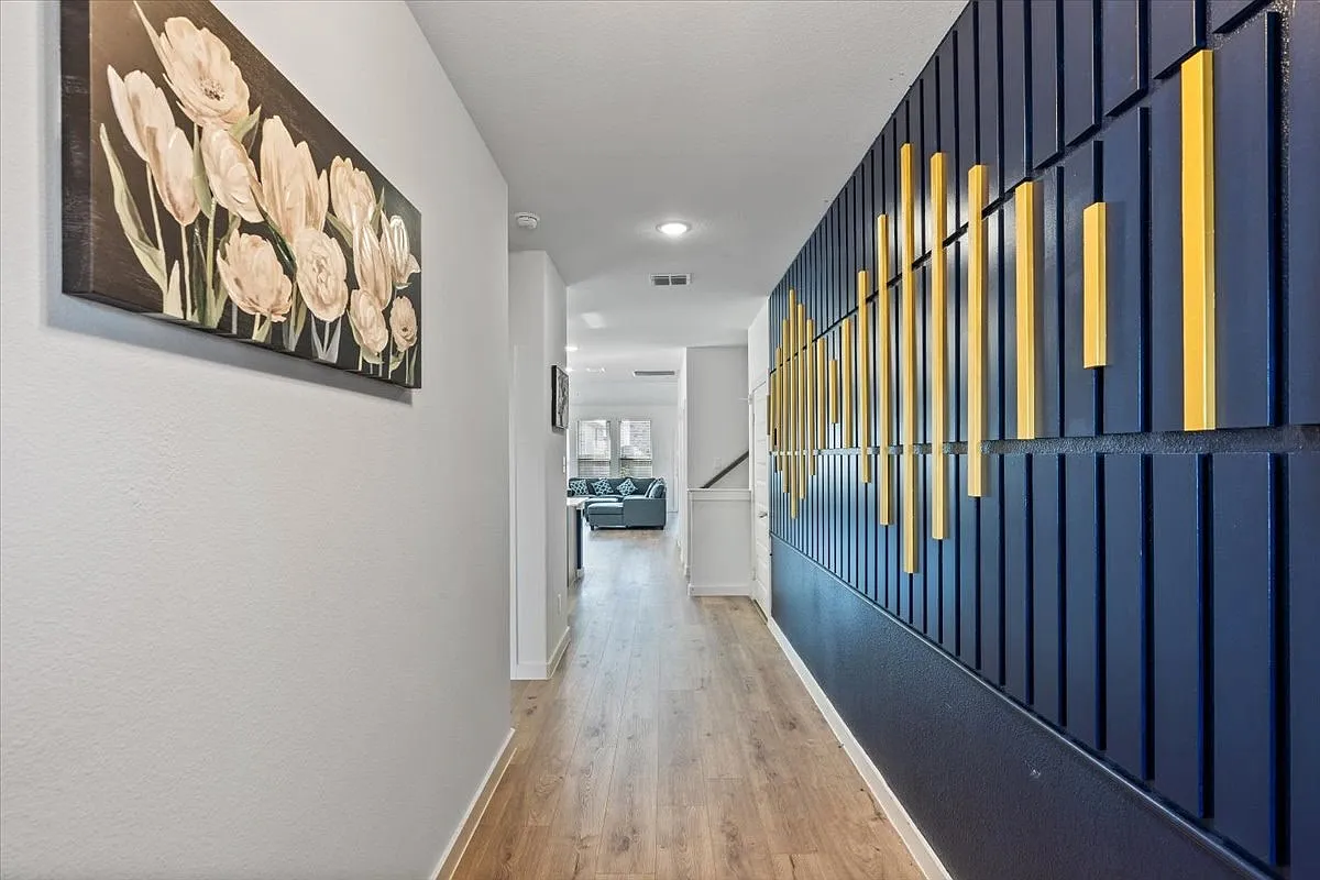 4 bed, 2484 sqft, $3,000 — Photo 2