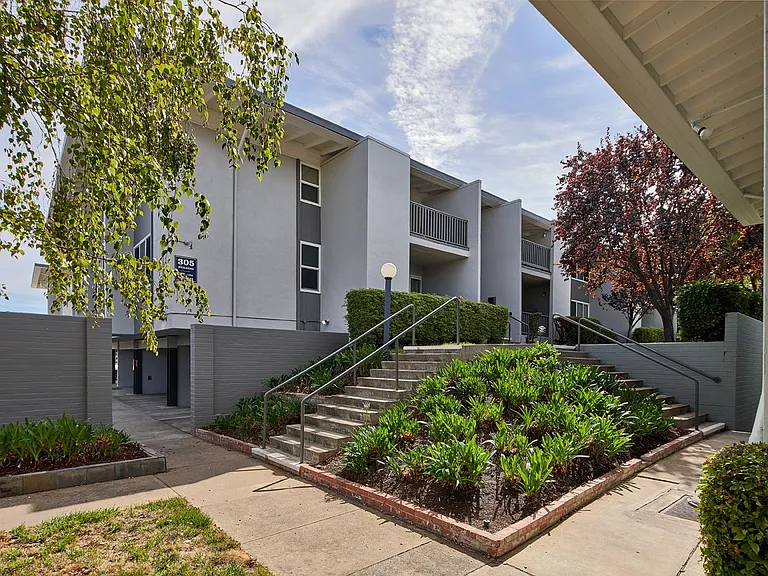Crestview Apartments — Photo 12