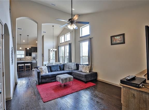 3rd image of 12501 Charlies Ln