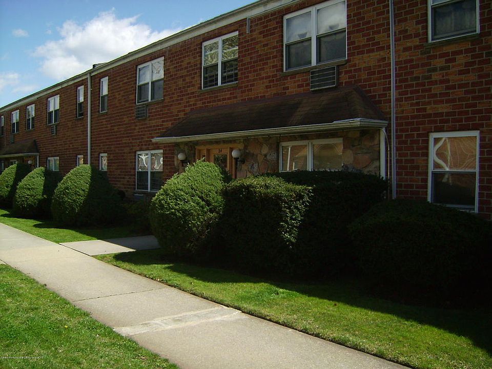 1st image of 24 Bay Ter APT 2A