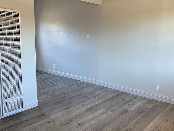5th image of 1338 W 57th St #25