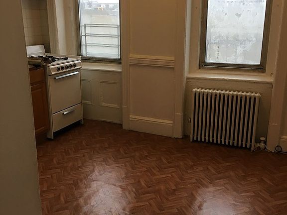 2nd image of 2610 Hoyt Ave S APT 3F