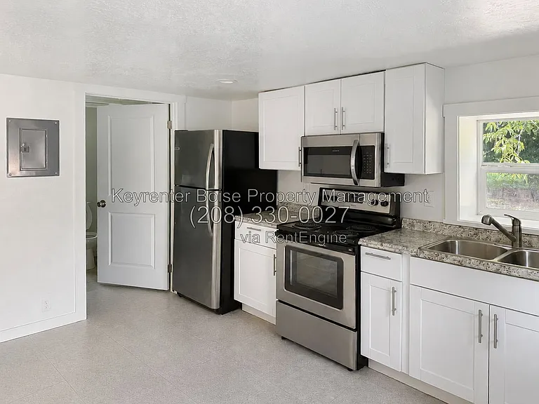 611 20th Ave S — Photo 2