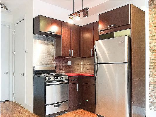 2nd image of 469 Park Pl #2FR