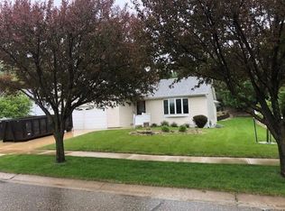 2023 Woodcrest Ln SW, Rochester, MN 55902