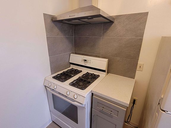 5th image of 2922 Cutting Blvd APT B