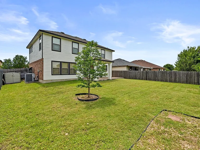 214 Briarwood Dr — Photo 35