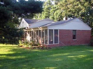 1140 E Parkedge Ln, Saint Louis, MO 63130