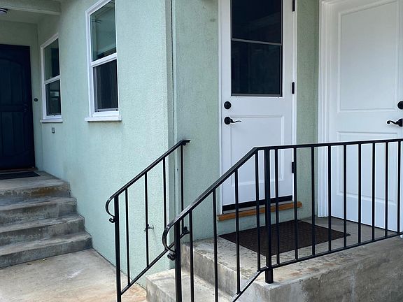 Kitchen entrance to 861