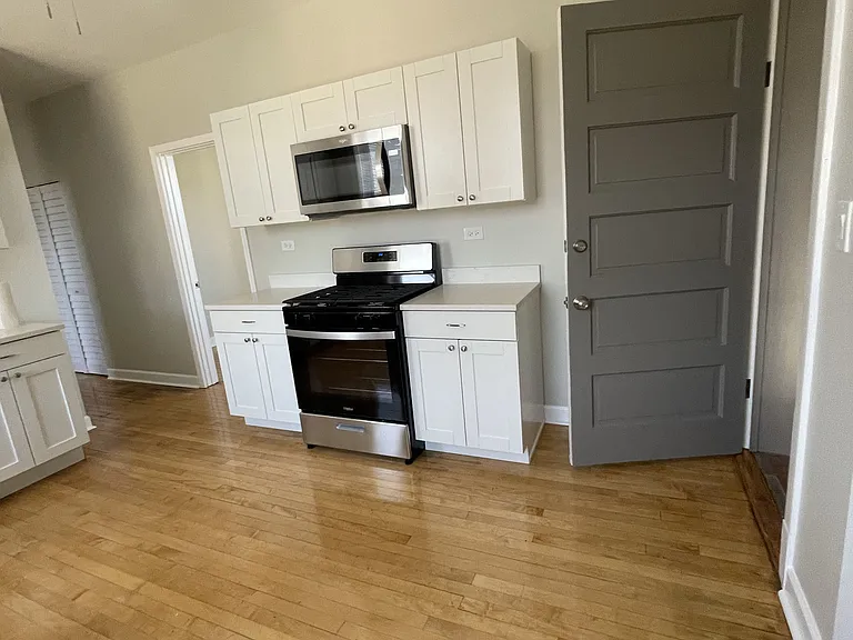 2990 N Milwaukee Ave #2R — Photo 5