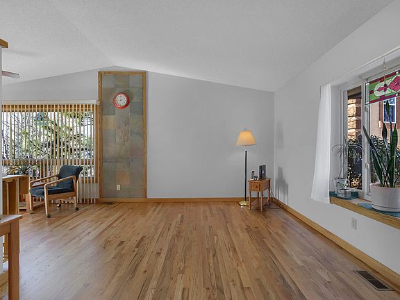 4th image of 5185 Farmingdale Dr