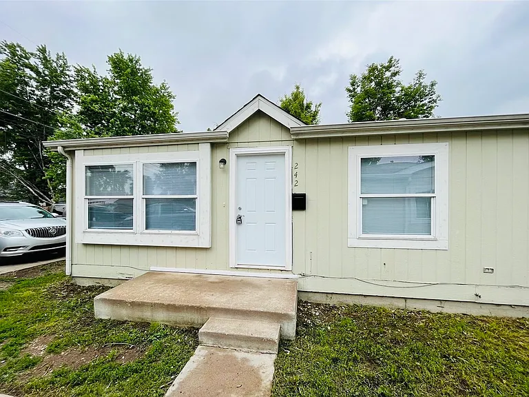 242 N Hooker St — Photo 1
