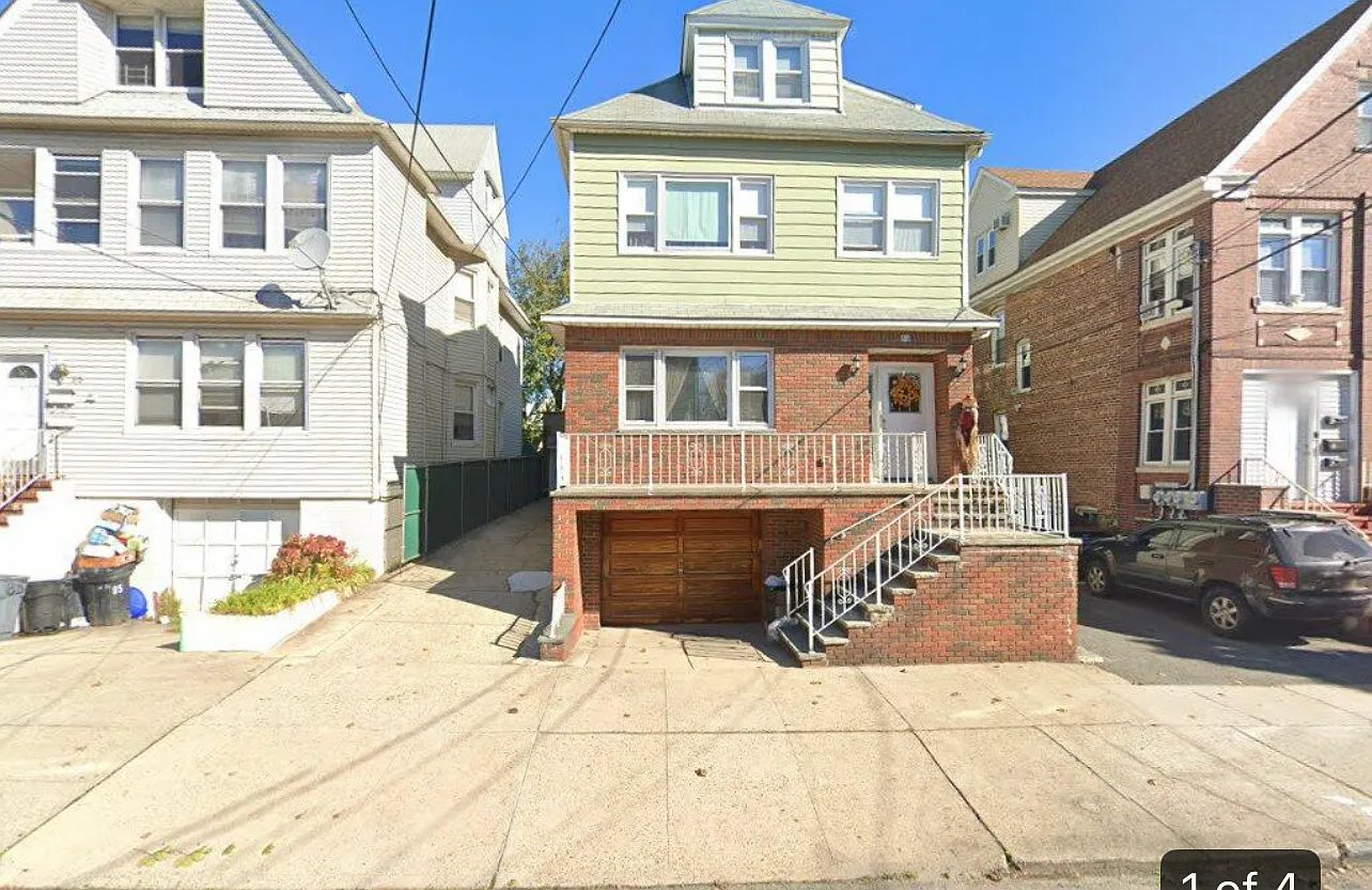3 bed, $2,500 — Photo 1
