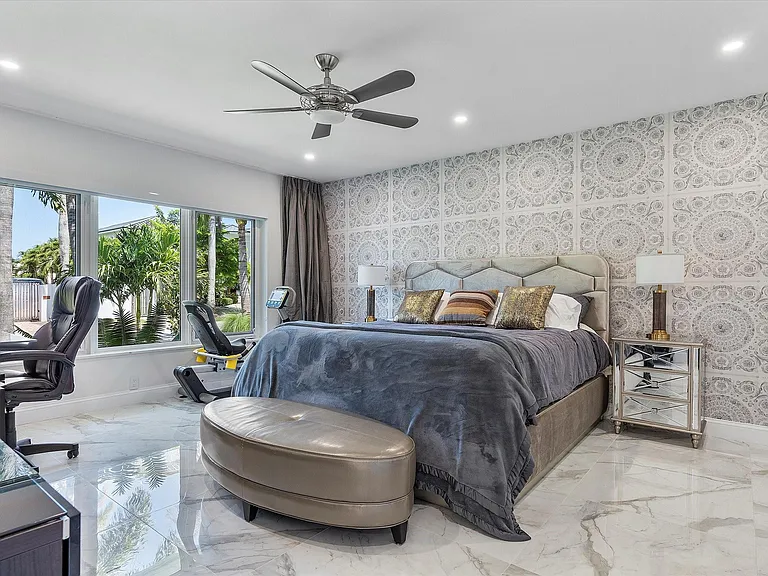 207 Royal Palm Dr — Photo 36