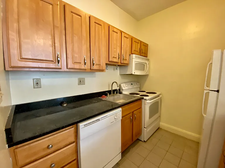 55 Queensberry St #1 — Photo 5