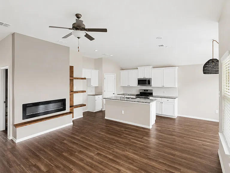 3903 Pioneer Dr — Photo 4