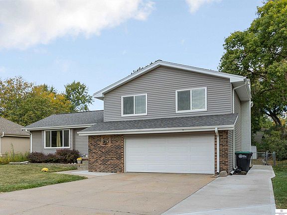 3rd image of 15018 Fieldcrest Dr